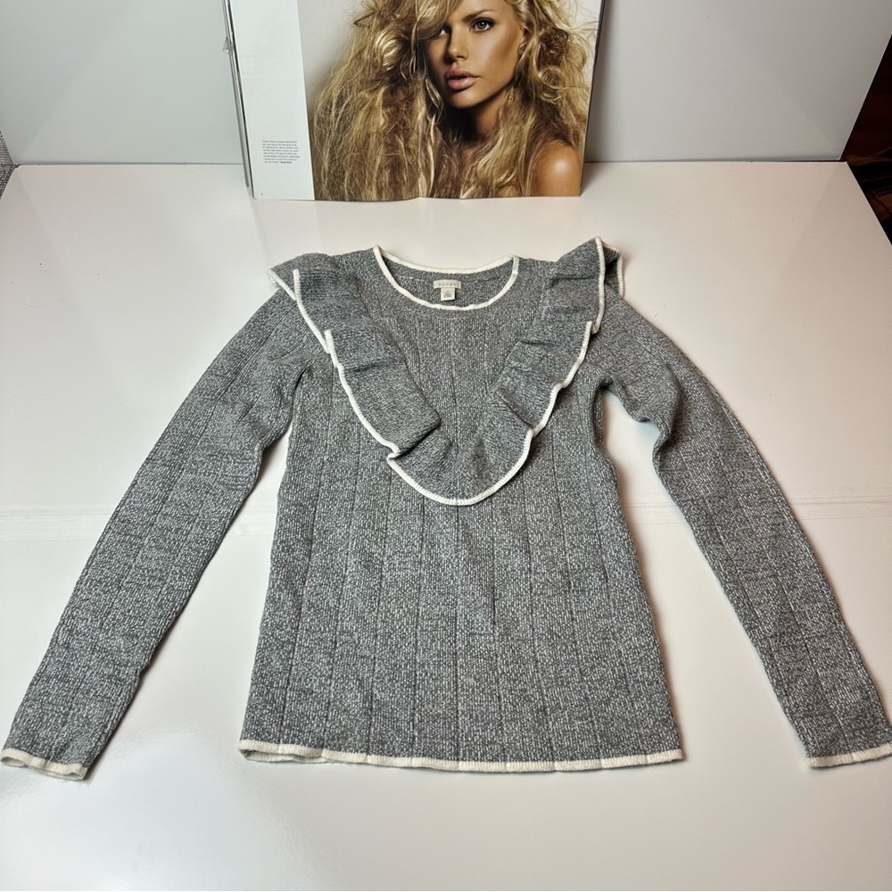 Hinge Gray Ruffle Bib Ribbed Knit Sweater Women’s Medium Romantic